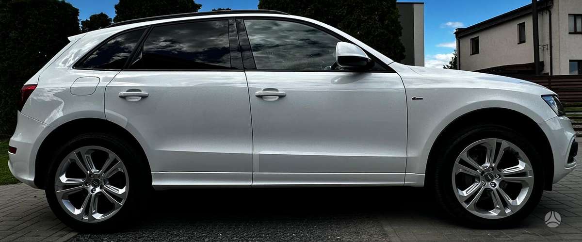 Audi Q5, 2.0 l., off-road / crossover
