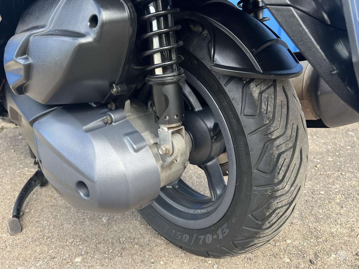 Kymco Downtown 300cc, scooters / mopeds