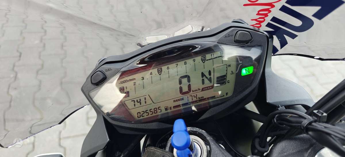 Suzuki SV 650cc, street / classic