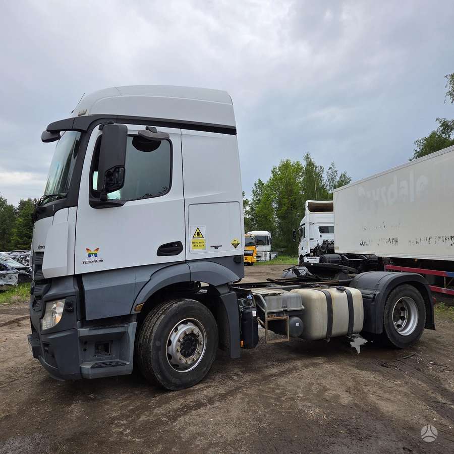 Mercedes-Benz 18.43, single sleeper