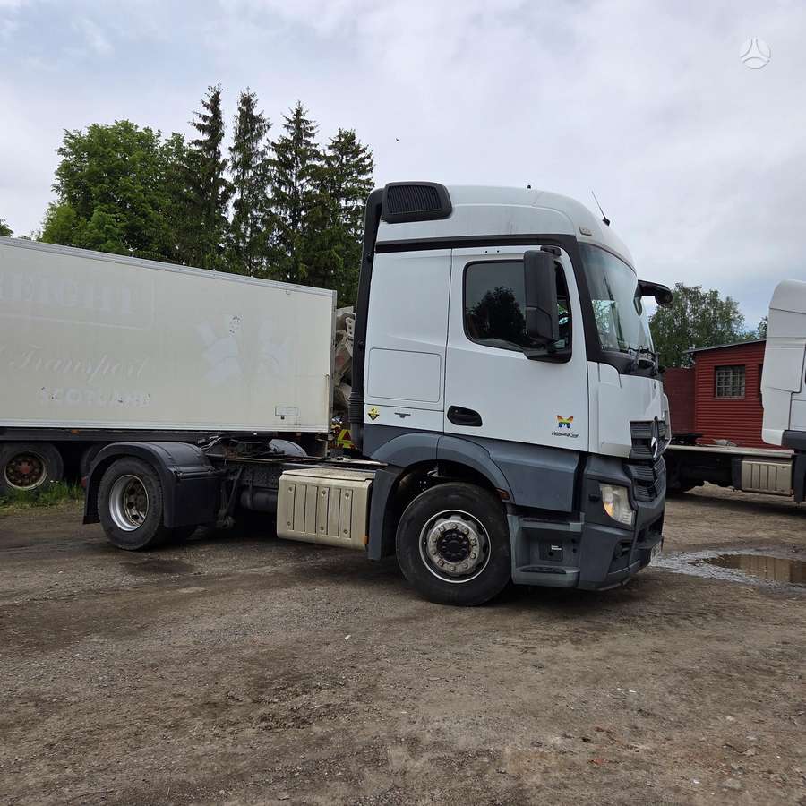 Mercedes-Benz 18.43, single sleeper