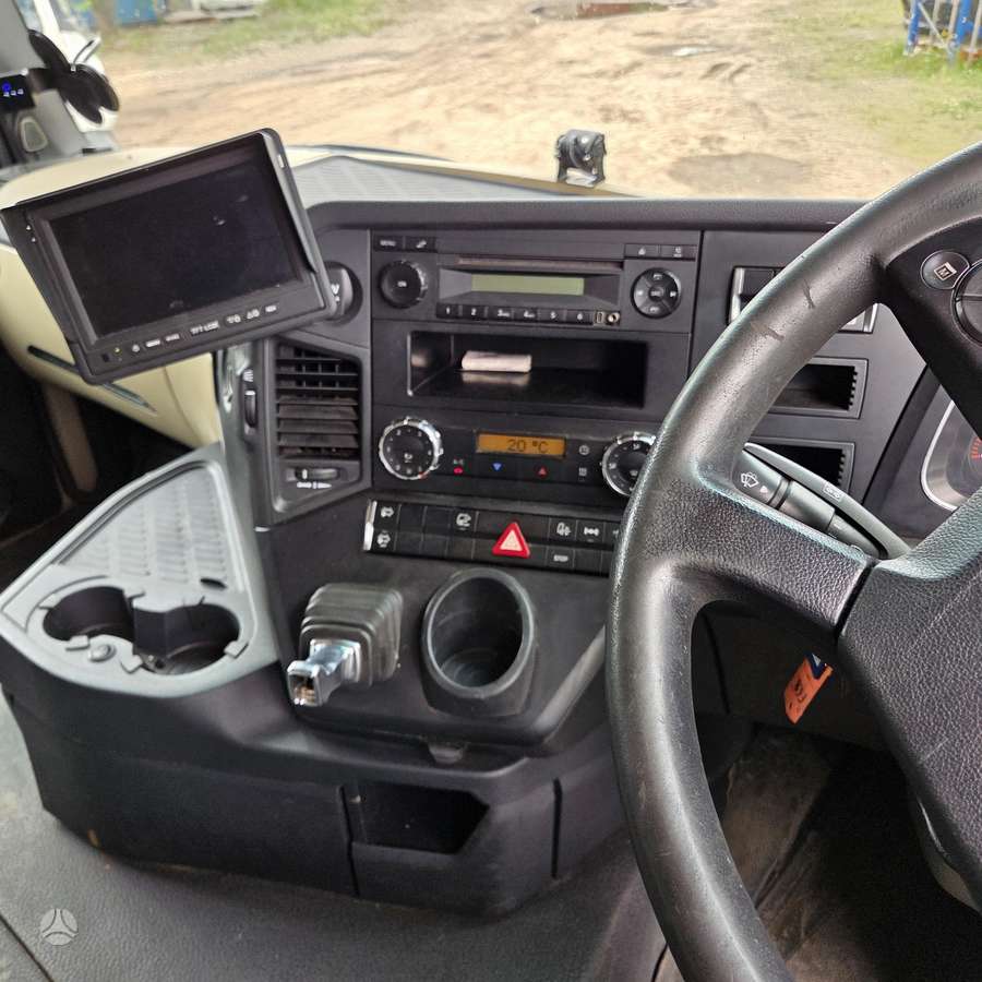 Mercedes-Benz 18.43, single sleeper