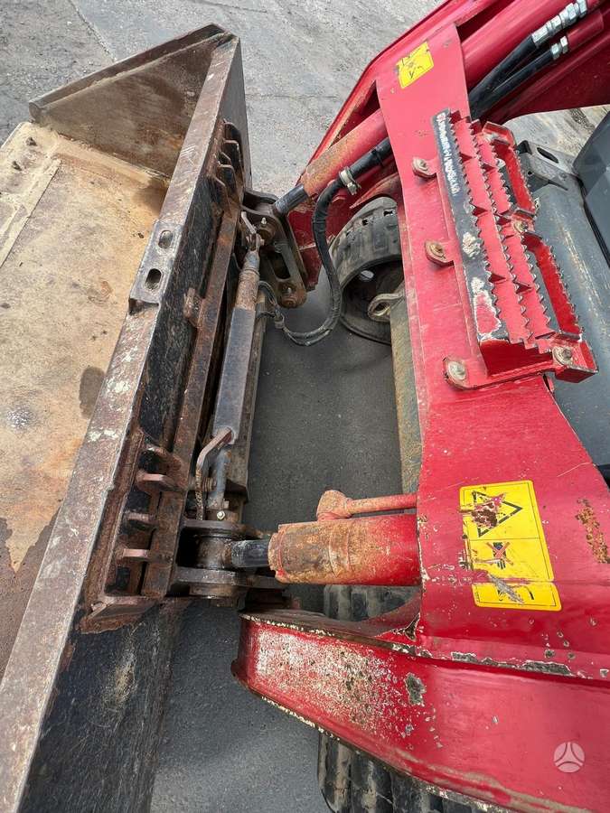 Takeuchi TL12V2, мини-погрузчики
