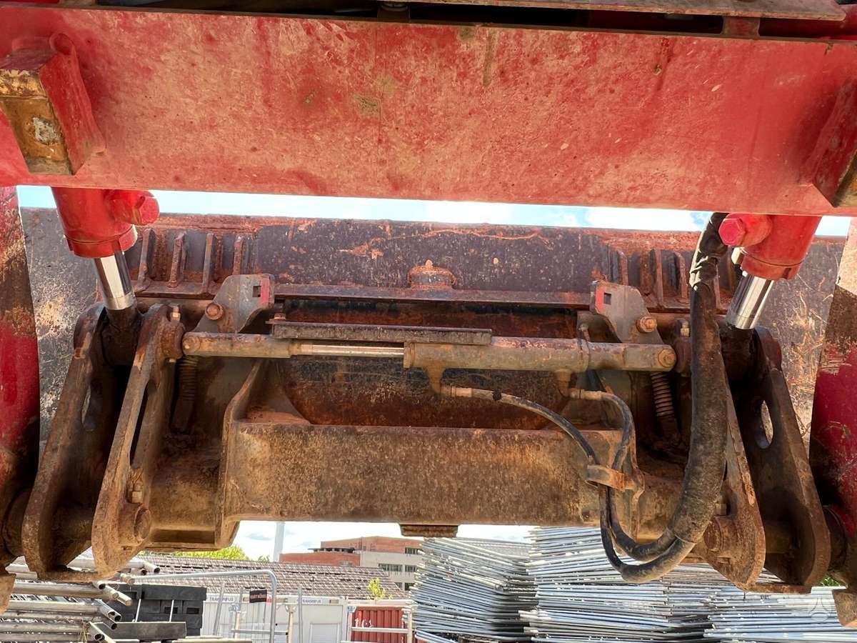 Takeuchi TL12V2, mini loaders