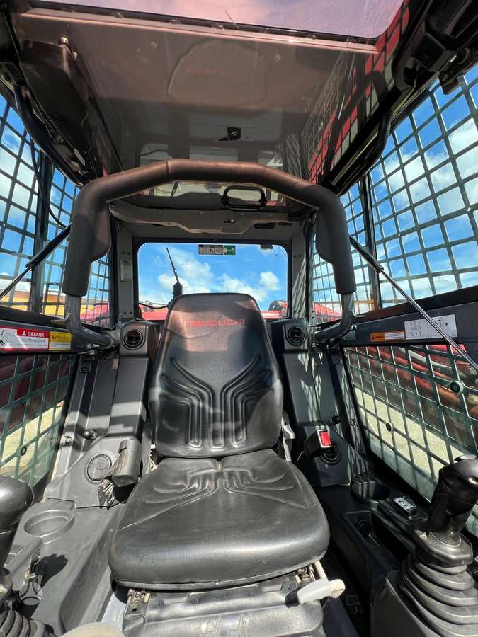 Takeuchi TL12V2, мини-погрузчики