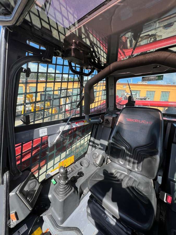 Takeuchi TL12V2, mini loaders