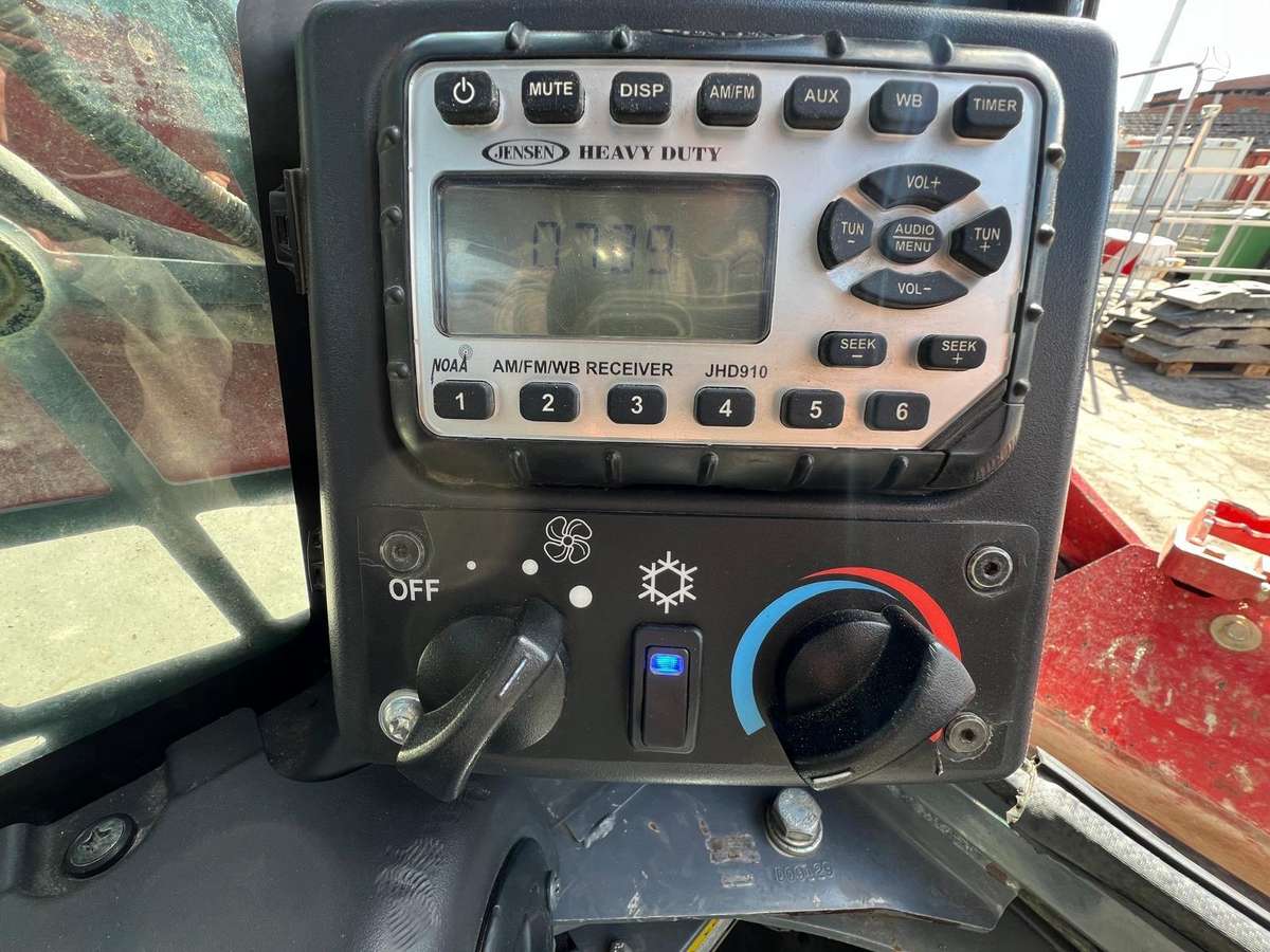 Takeuchi TL12V2, мини-погрузчики