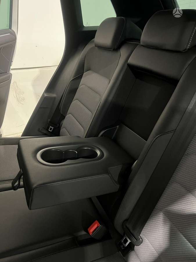 Volkswagen Tiguan - 12