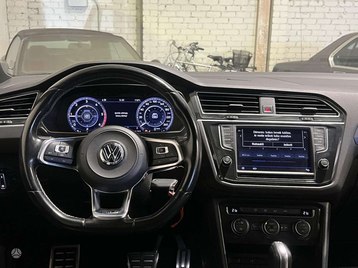 Volkswagen Tiguan - 2