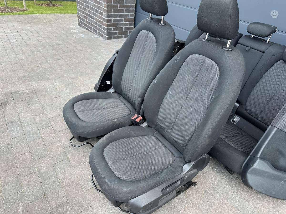 BMW 218 Active Tourer durų apmušalai, sėdynės