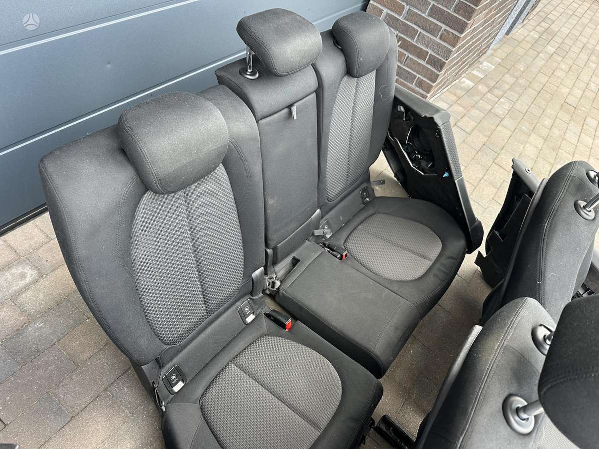 BMW 218 Active Tourer durų apmušalai, sėdynės