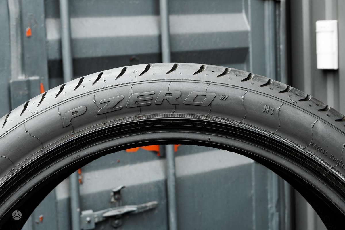 Pirelli P Zero, summer 295/35 R21