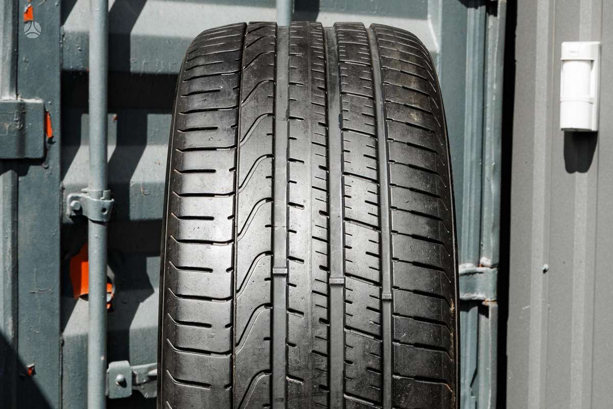 Pirelli P Zero, summer 285/40 R22