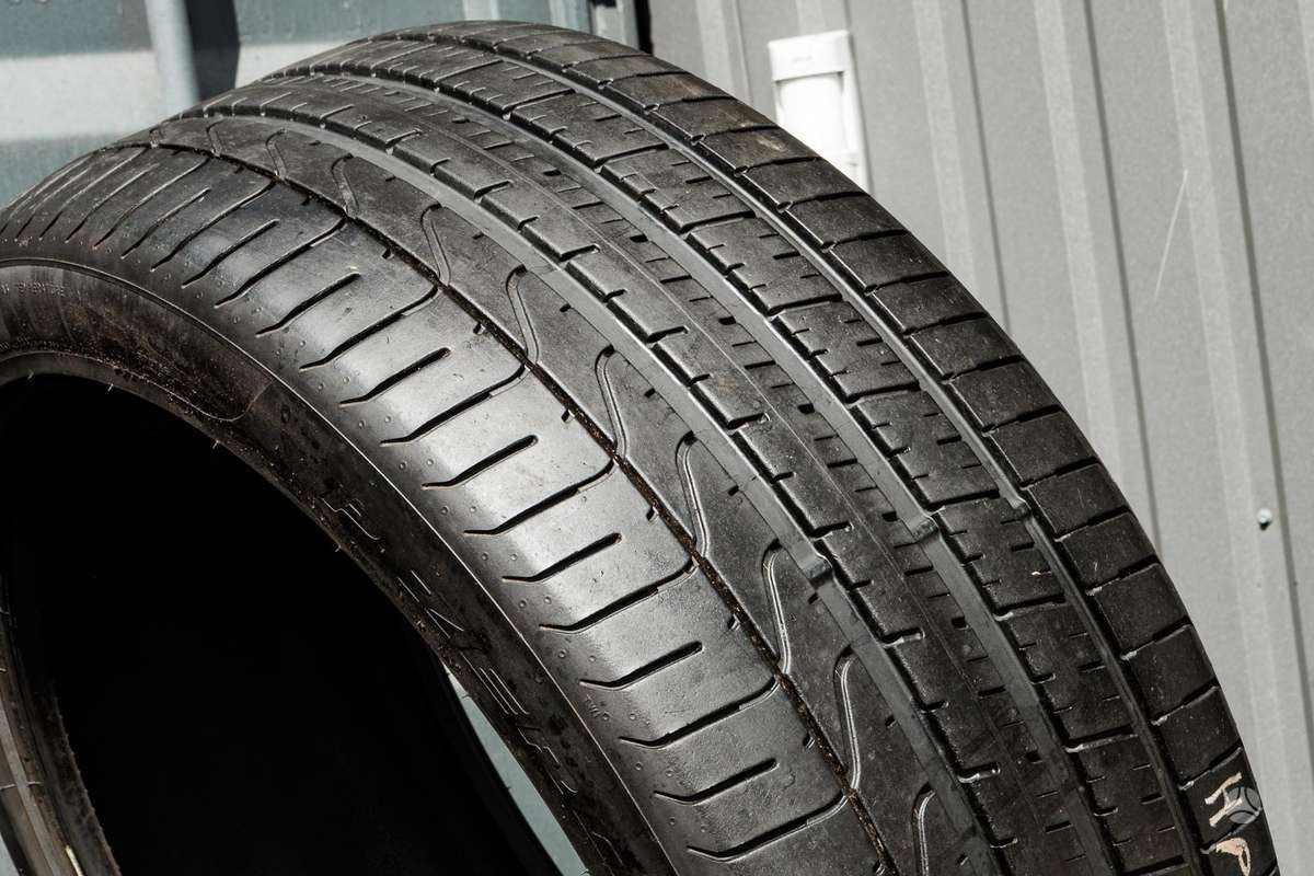 Pirelli P Zero, summer 285/40 R22