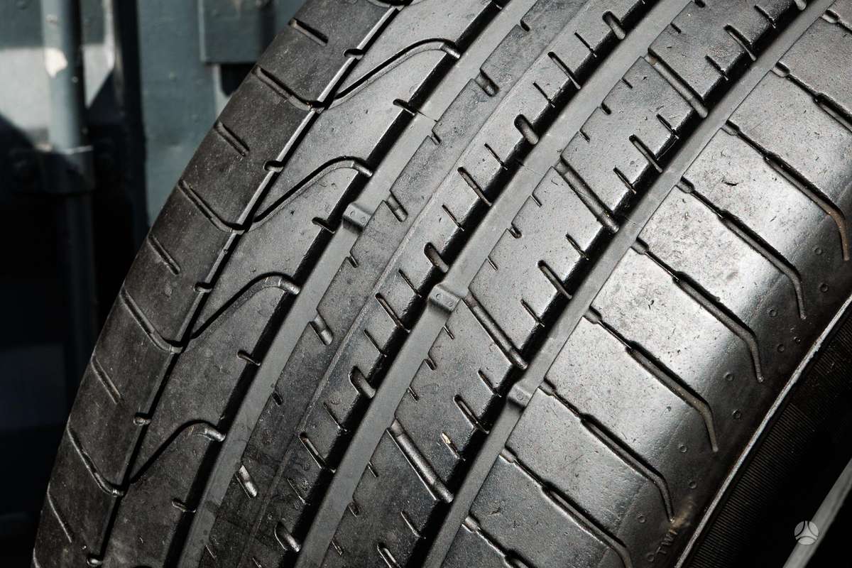 Pirelli P Zero, summer 285/40 R22