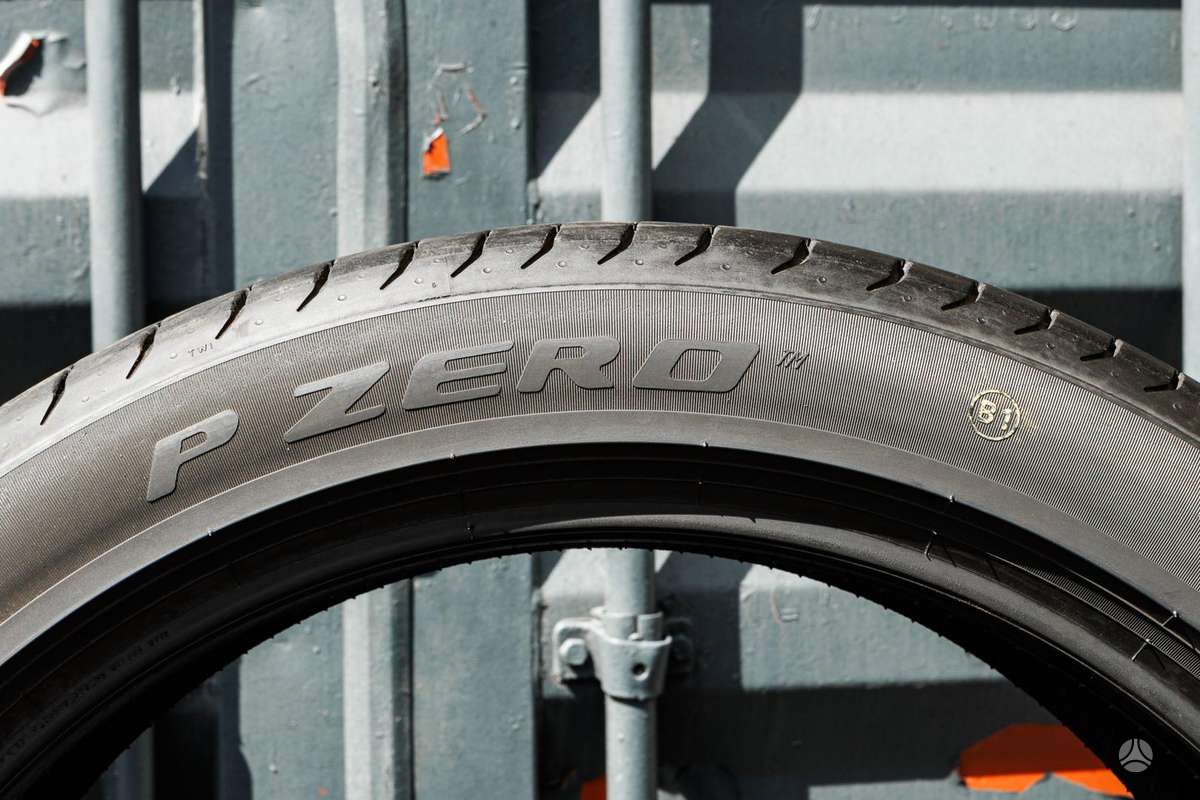 Pirelli P Zero, summer 285/40 R22