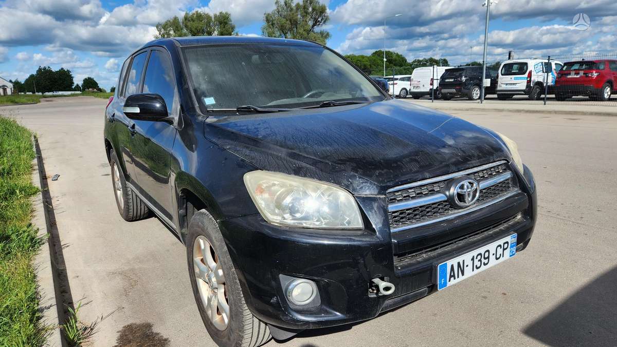 Toyota RAV4 - 1