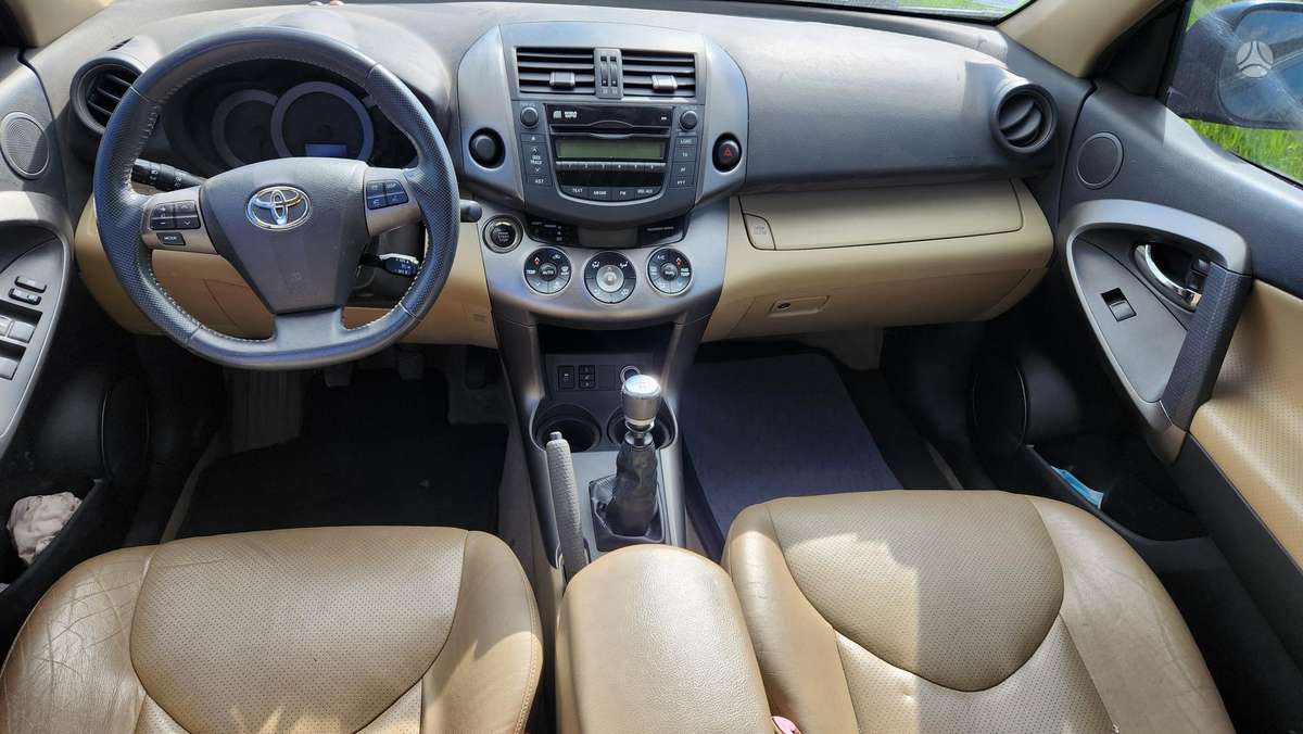 Toyota RAV4 - 11