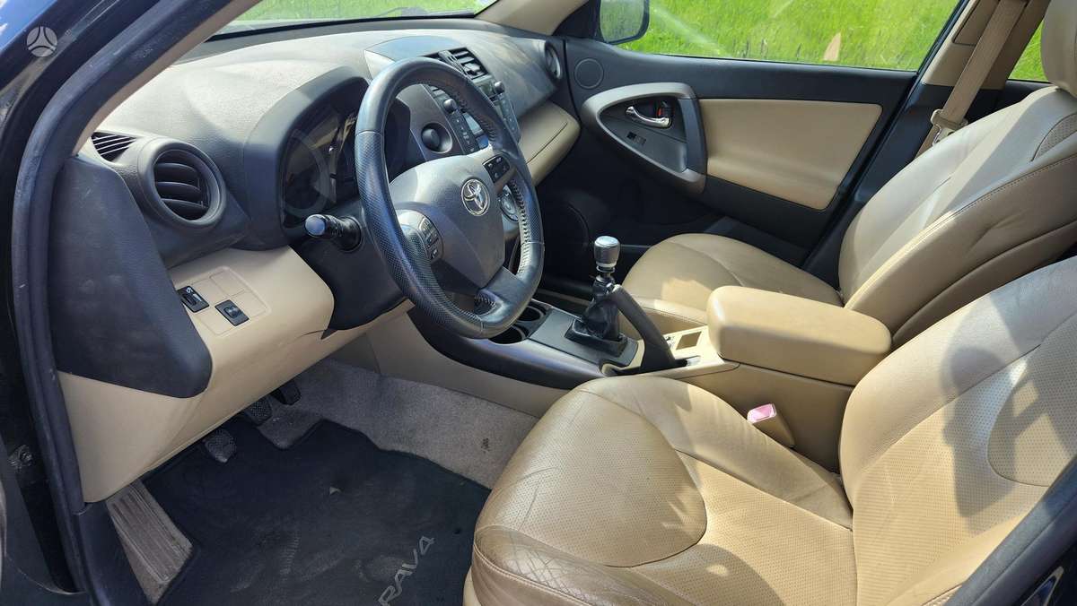 Toyota RAV4 - 12