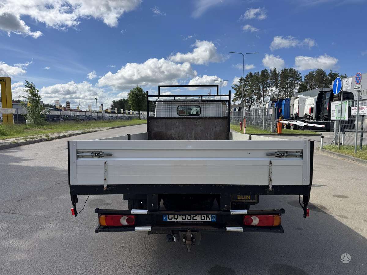 Renault Maxity - 4