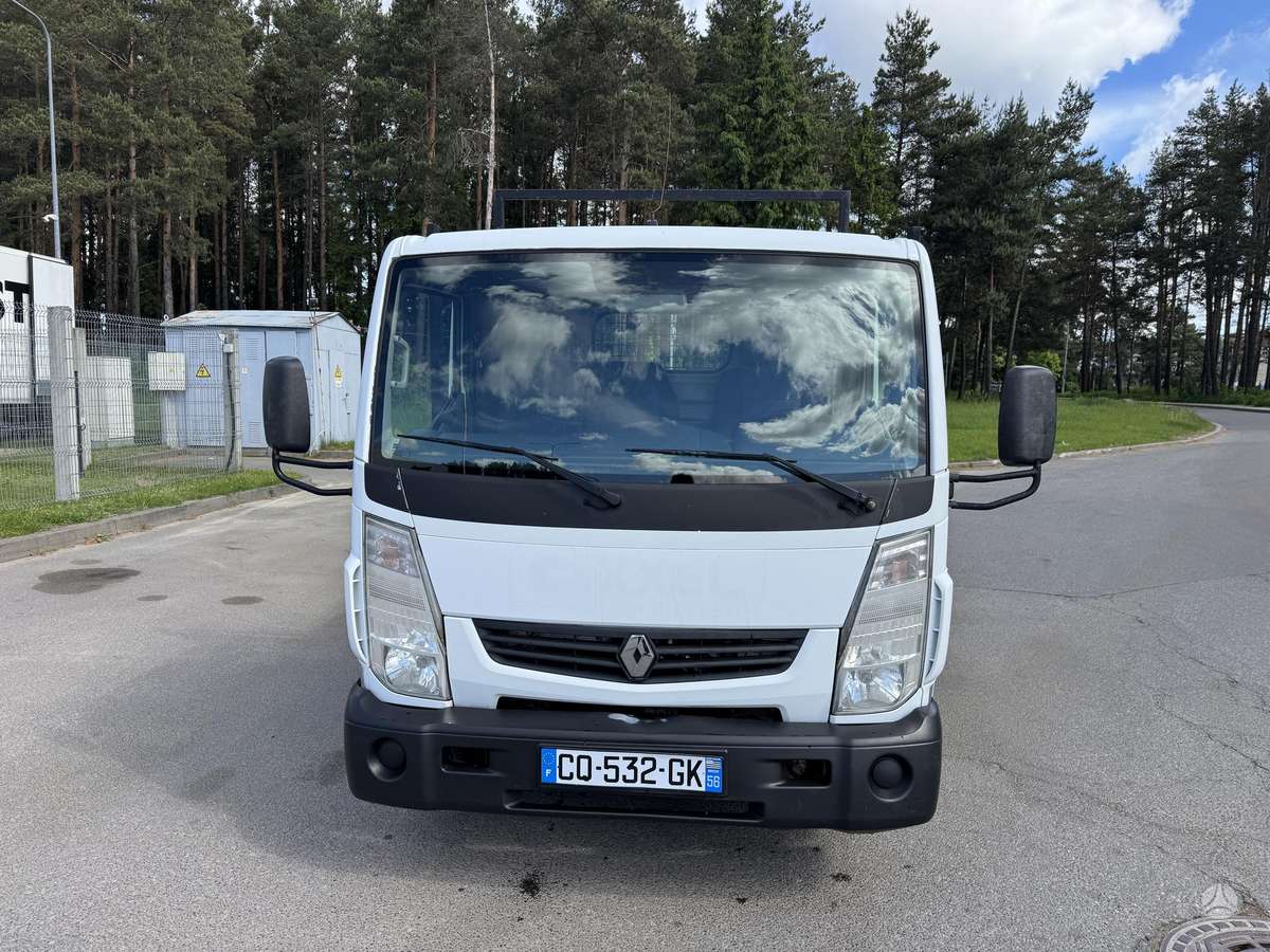 Renault Maxity - 8