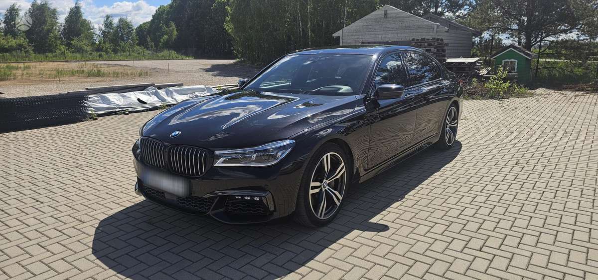 BMW 750, 4.4 l., Седан
