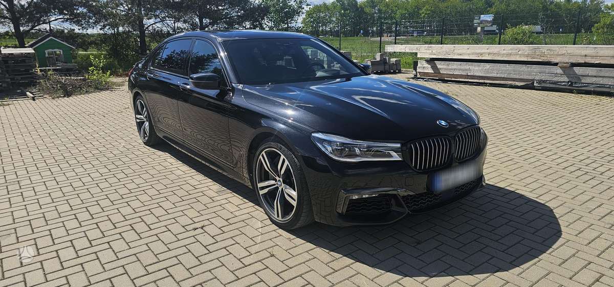 BMW 750, 4.4 l., Седан