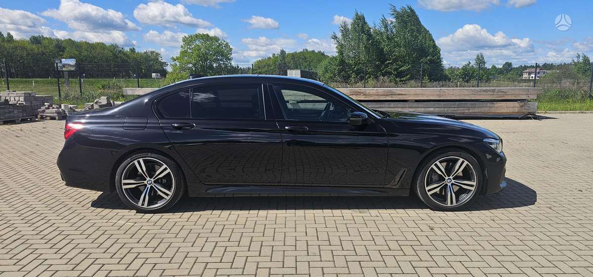 BMW 750, 4.4 l., Седан