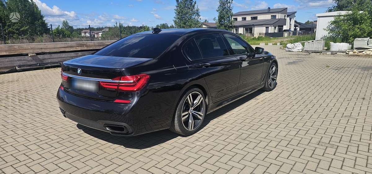 BMW 750, 4.4 l., Седан