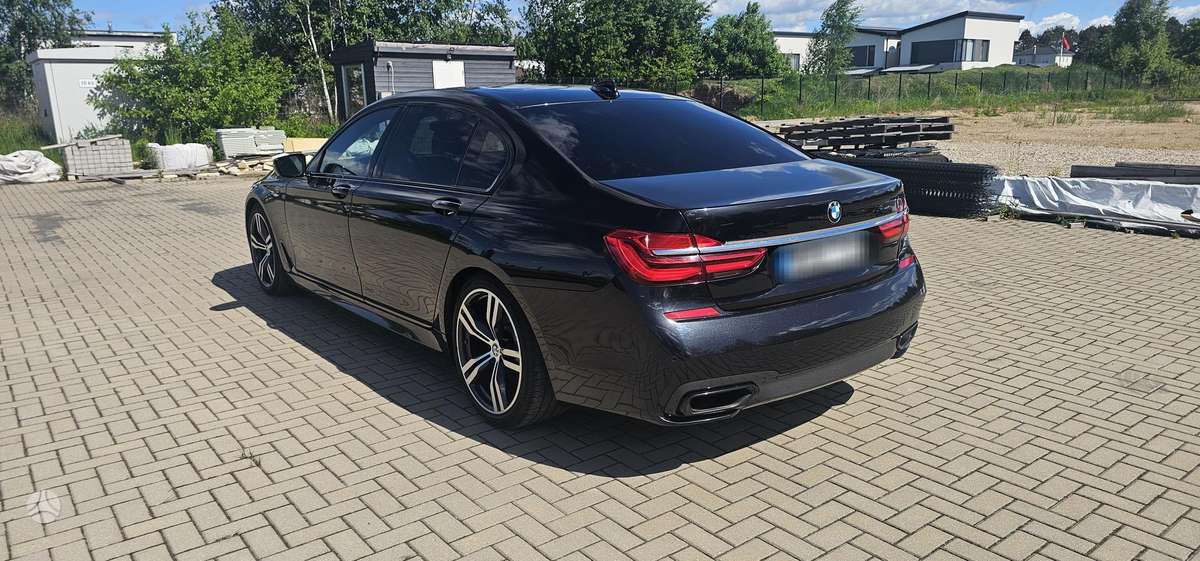 BMW 750, 4.4 l., Седан