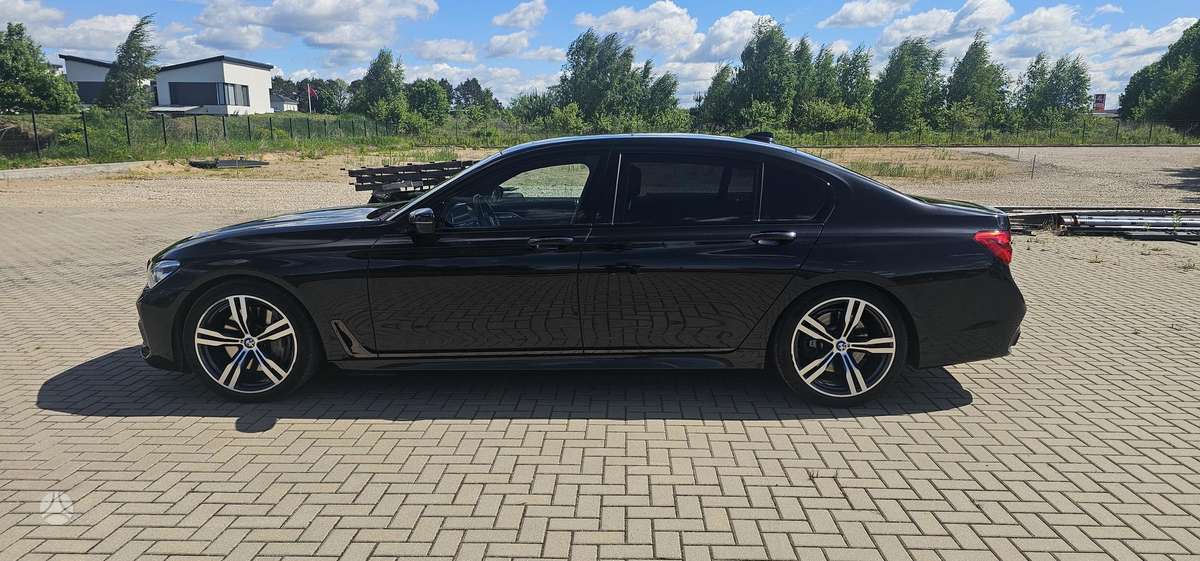 BMW 750, 4.4 l., Седан