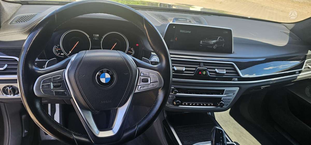 BMW 750, 4.4 l., Седан