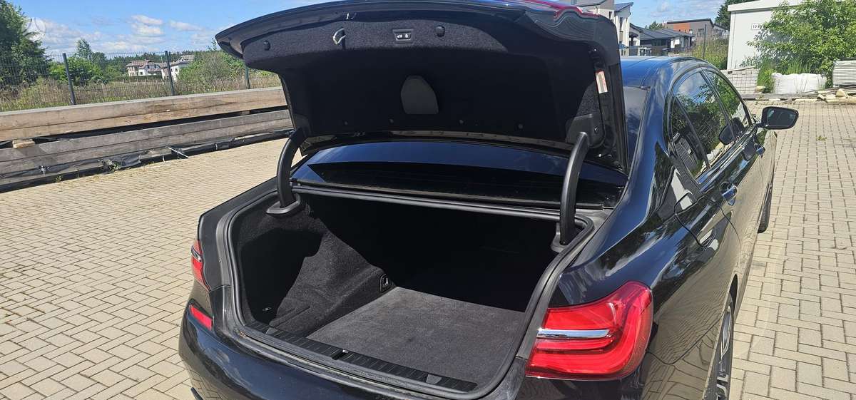 BMW 750, 4.4 l., Седан