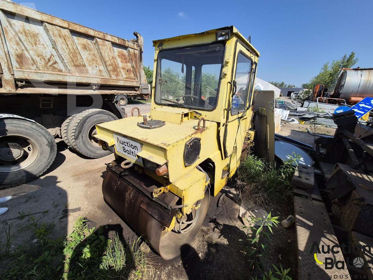 Hamm DV 3.22, vibrator / compactor