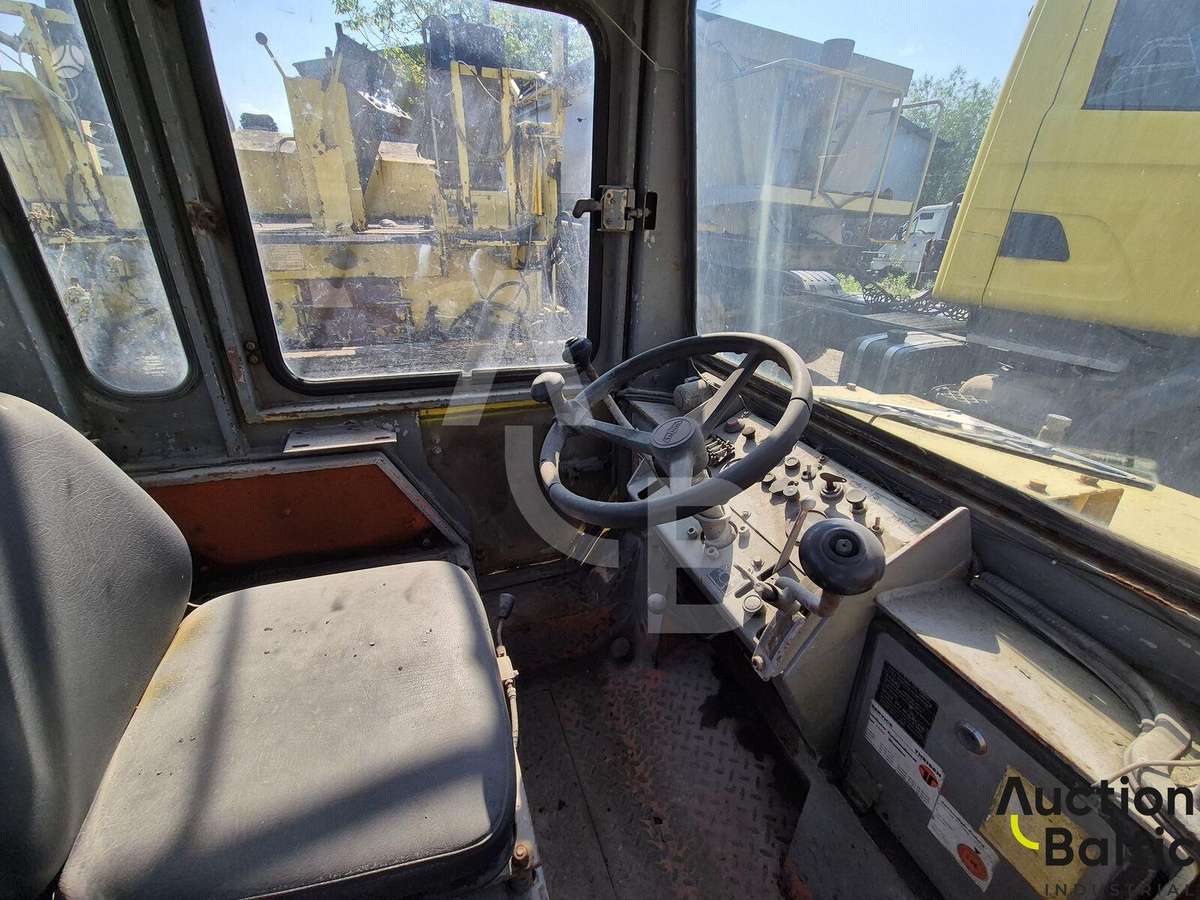 Hamm DV 3.22, vibrator / compactor