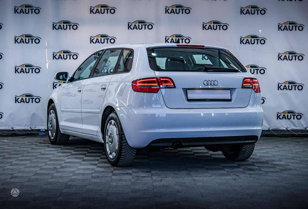 Audi A3, 1.6 l., hatchback