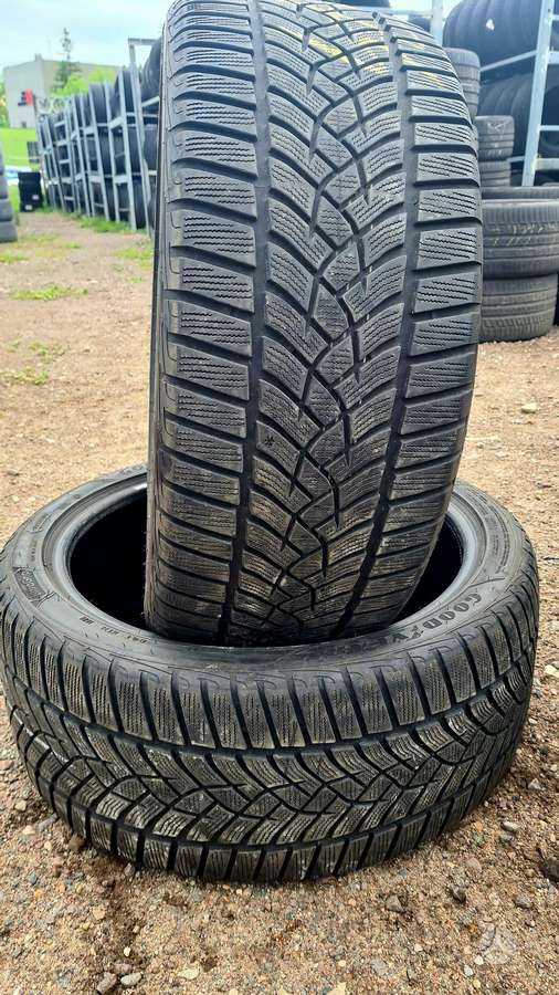 Goodyear UltraGrip Performance +, winter 255/40 R20