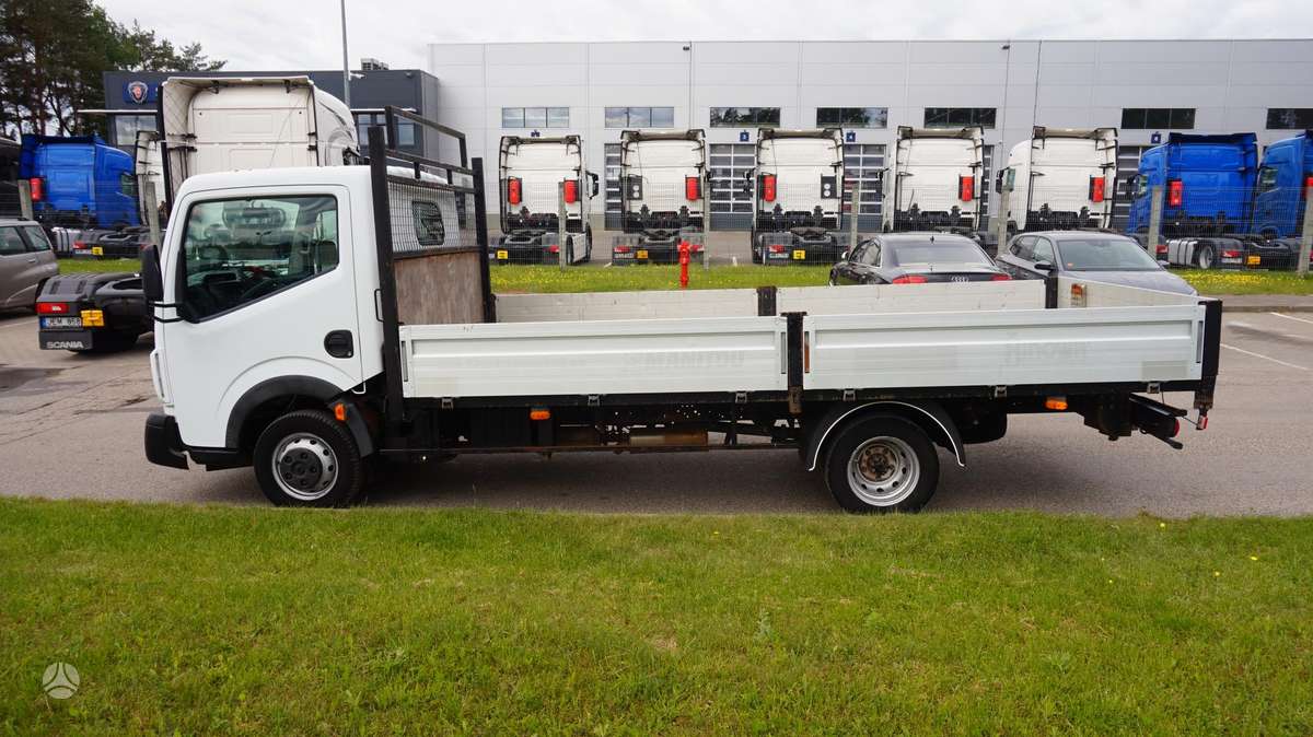 Renault Maxity, bortiniai