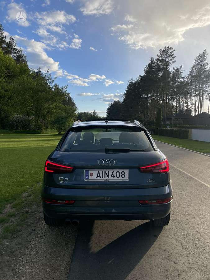 Audi Q3, 2.0 l., off-road / crossover