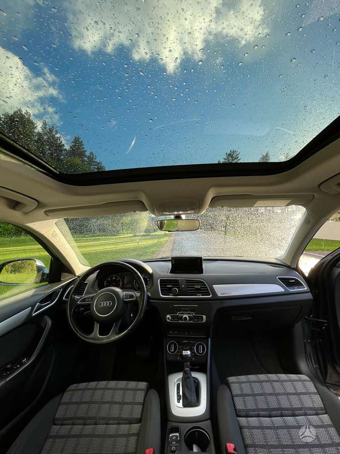 Audi Q3, 2.0 l., off-road / crossover