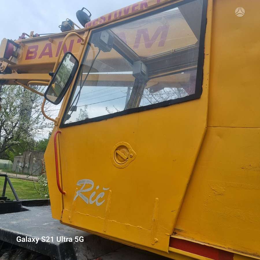 Baumann BANTAM, autokrāni