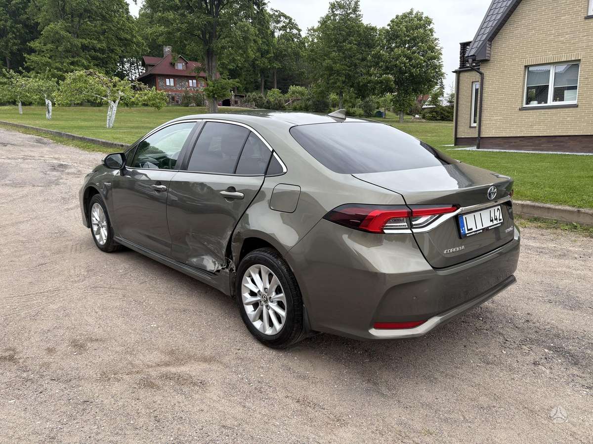 Toyota Corolla - 2