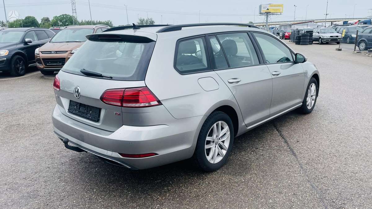 Volkswagen Golf - 5