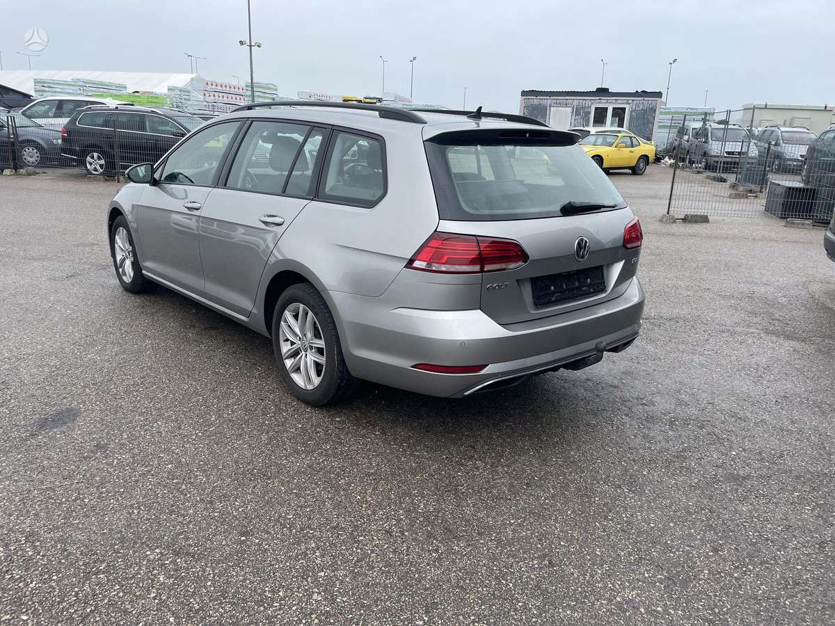 Volkswagen Golf - 8