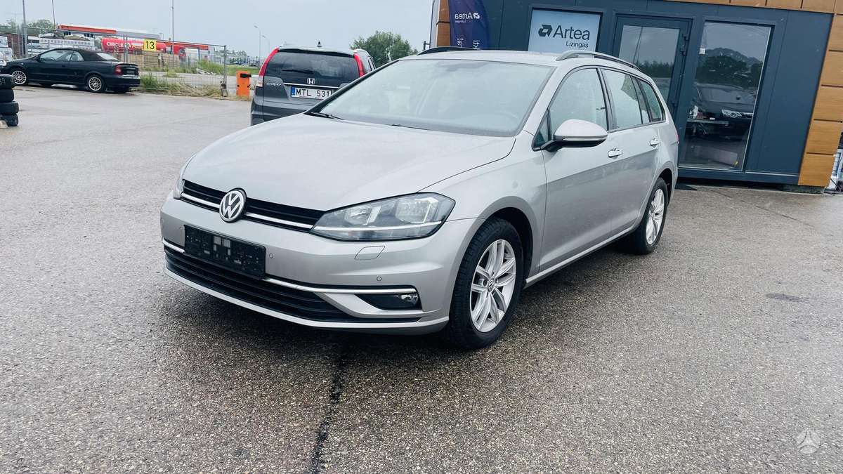 Volkswagen Golf - 1