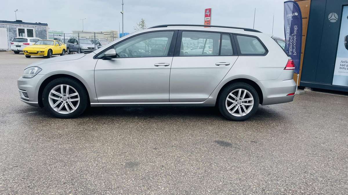 Volkswagen Golf - 2
