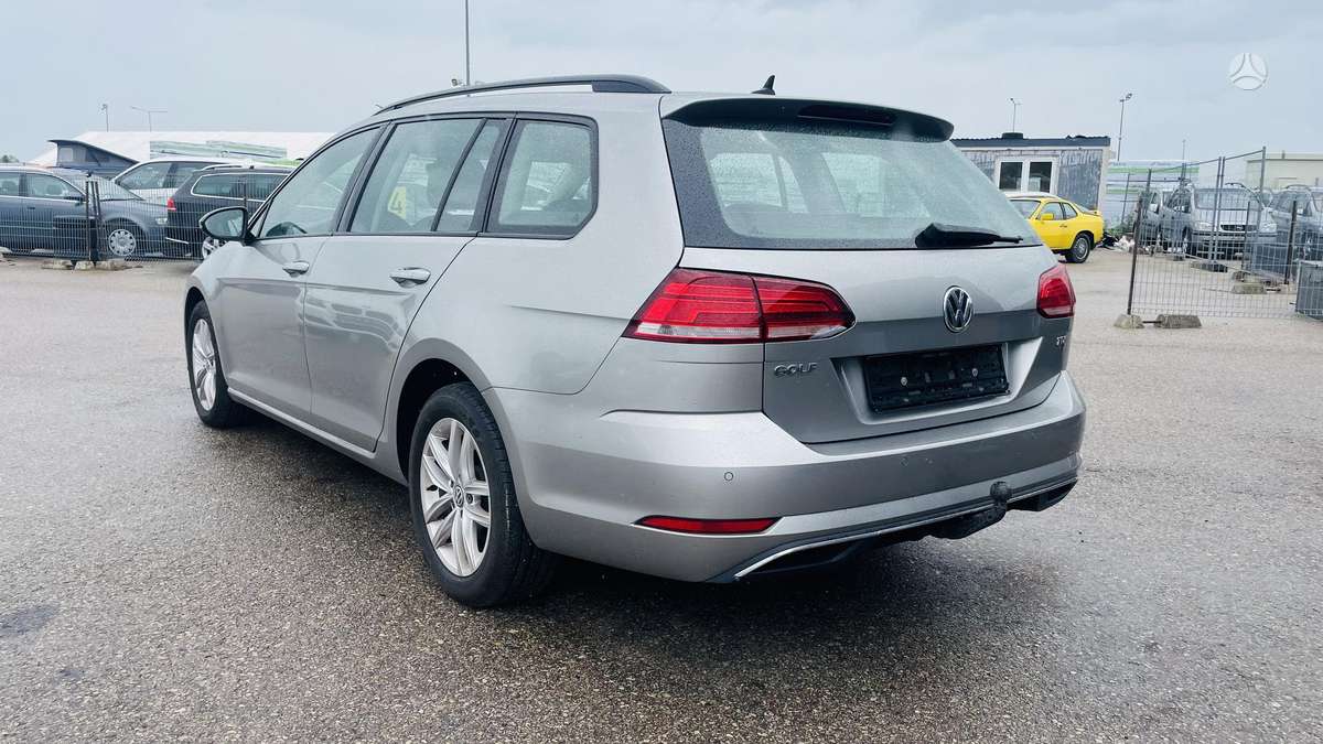 Volkswagen Golf - 10