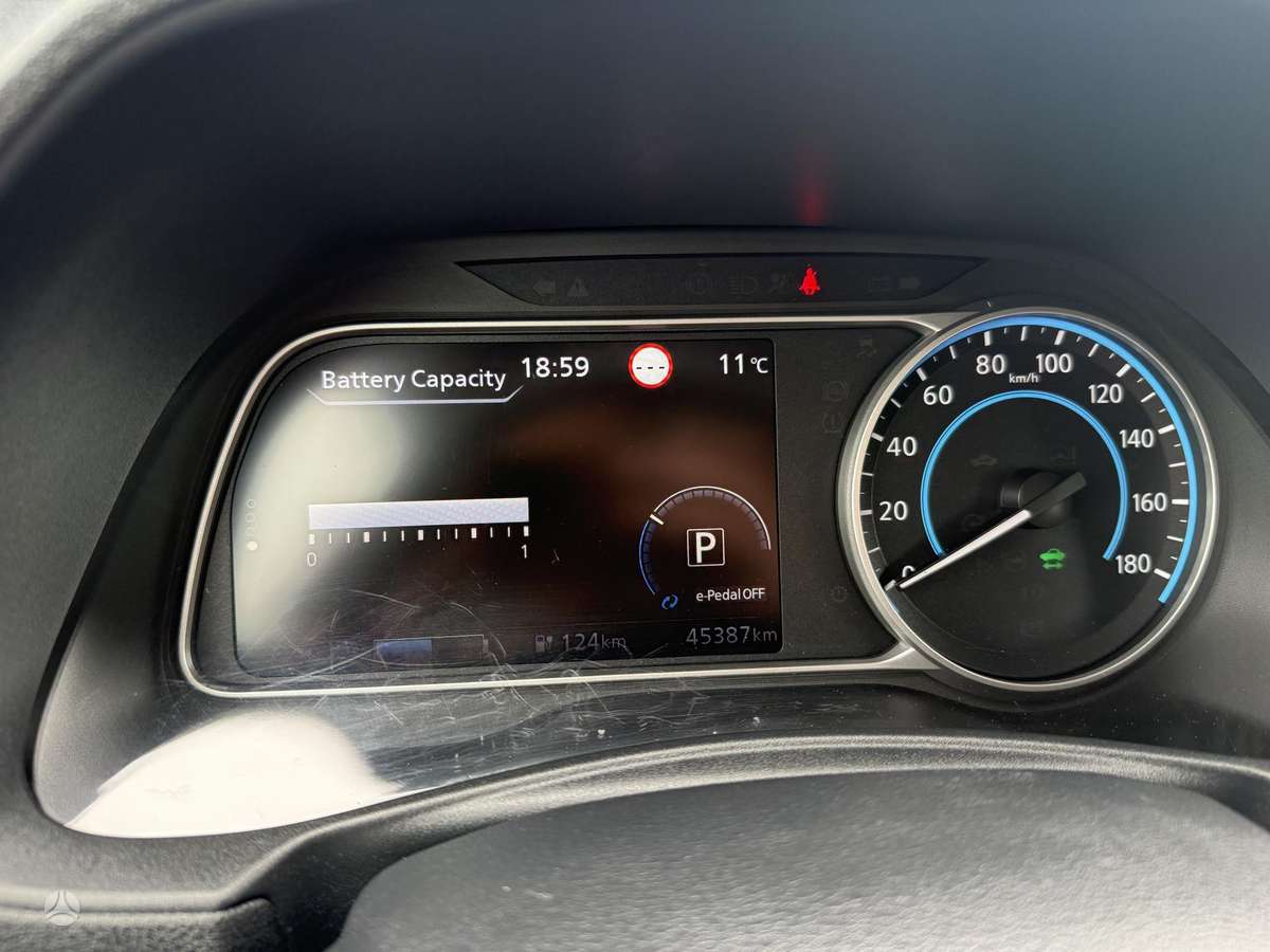 Nissan Leaf, 40 kWh, hatchback
