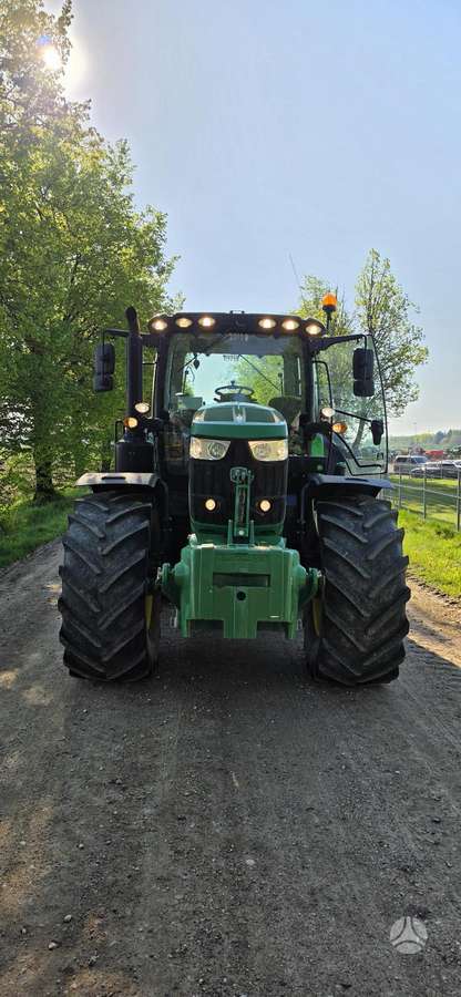 John Deere 6215R, traktoriai