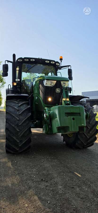 John Deere 6215R, tractors